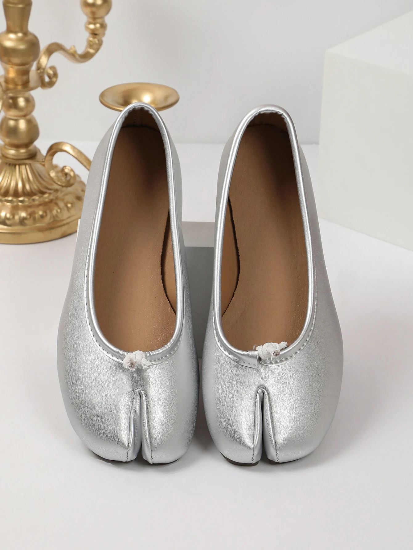 Brandneue Damen-Slipper mit geteiltem Zehenbereich, Tabi-Flats, aus weichem Leder, zum einfachen Anziehen, Ballerinas, bequem, für den Alltag, lässig, Loafer, Übergröße 43 – Detail 18