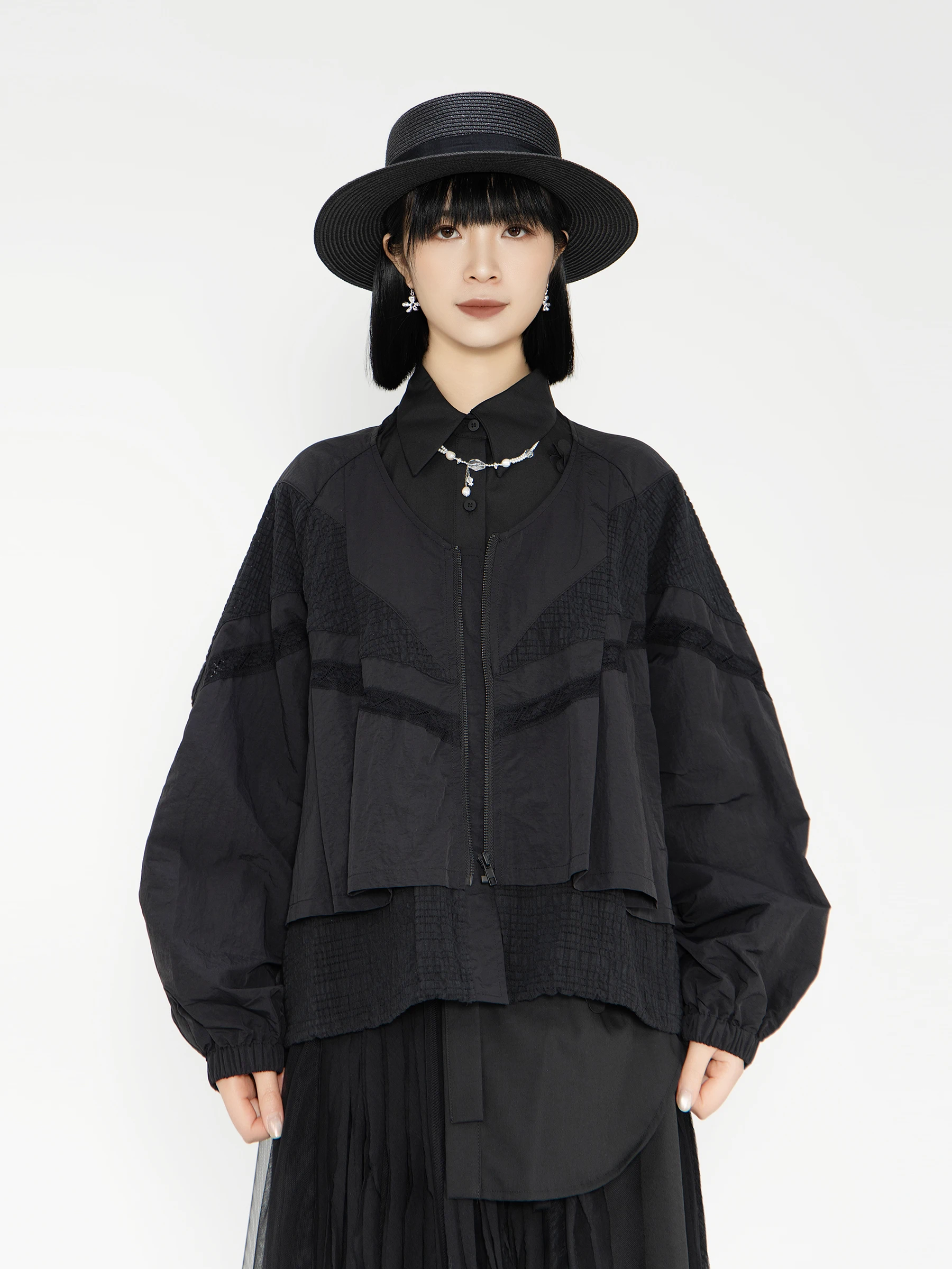 

Bookru Весна 2026: Куртка с круглым вырезом, повседневный свободный крой, эффектный дизайн, пэчворк, многослойность, стильный вид.