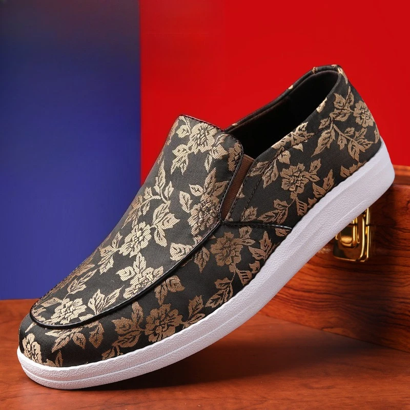 New Men's Embroidered Loafers Breathable Slip-On Casual Shoes Comfort-Fit Design Lightweight Sole for Versatile Everyday Wear