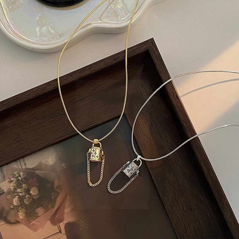 

New Design Fashionable Small Bucket Pendant Necklace Premium Small Fragrance Classic Old Flower Painting Oil Tassel Simple