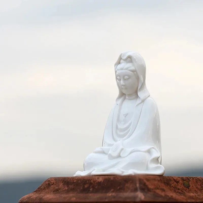 Ceramics Guanyin Buddhist figure ornaments，White porcelain High-end home living room bedroom car Feng Shui decorative statue