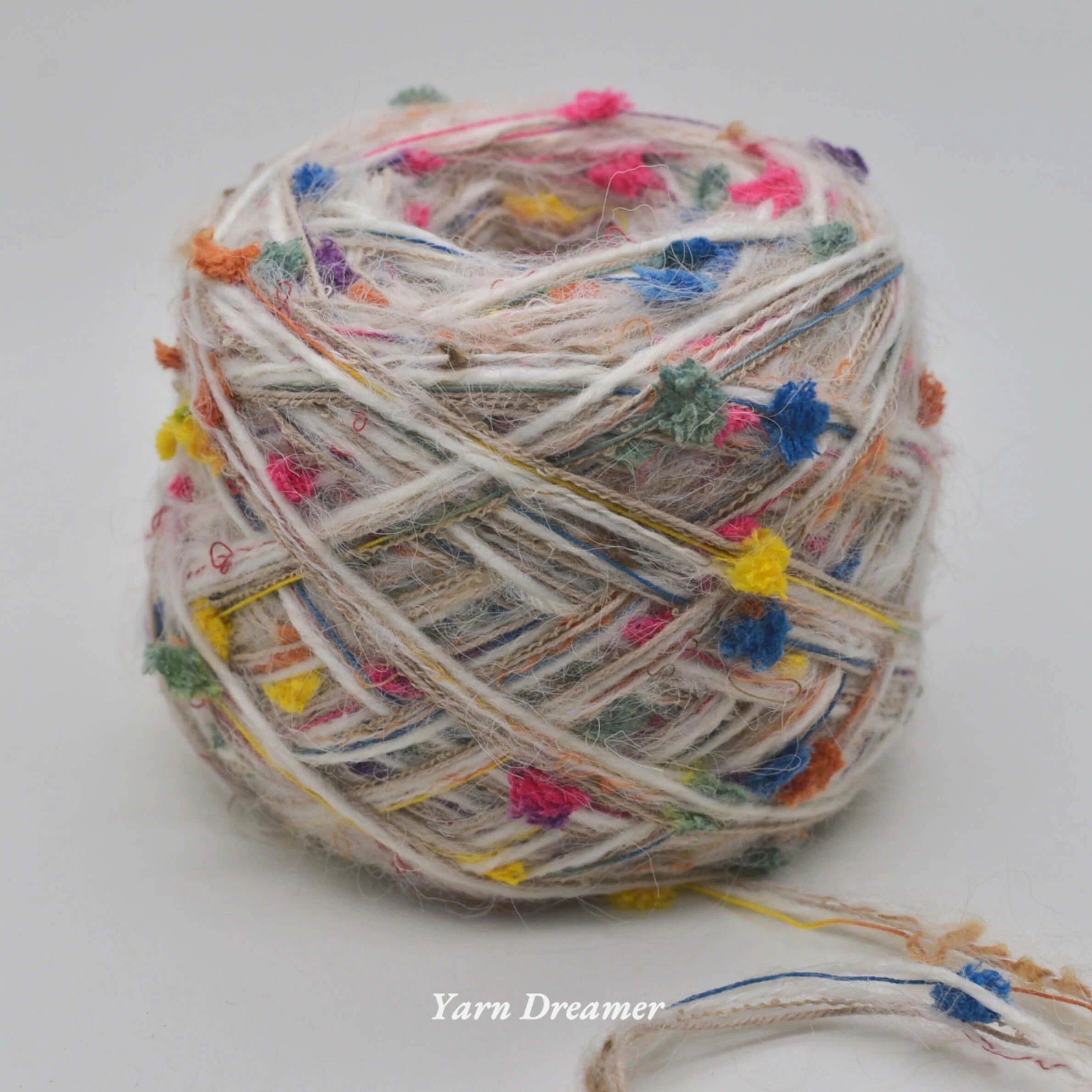 قوس قزح بوم بوم وشاح الحياكة غزل البيج متعدد الألوان غزل سميك لخيوط صوف الكروشيه للحياكة