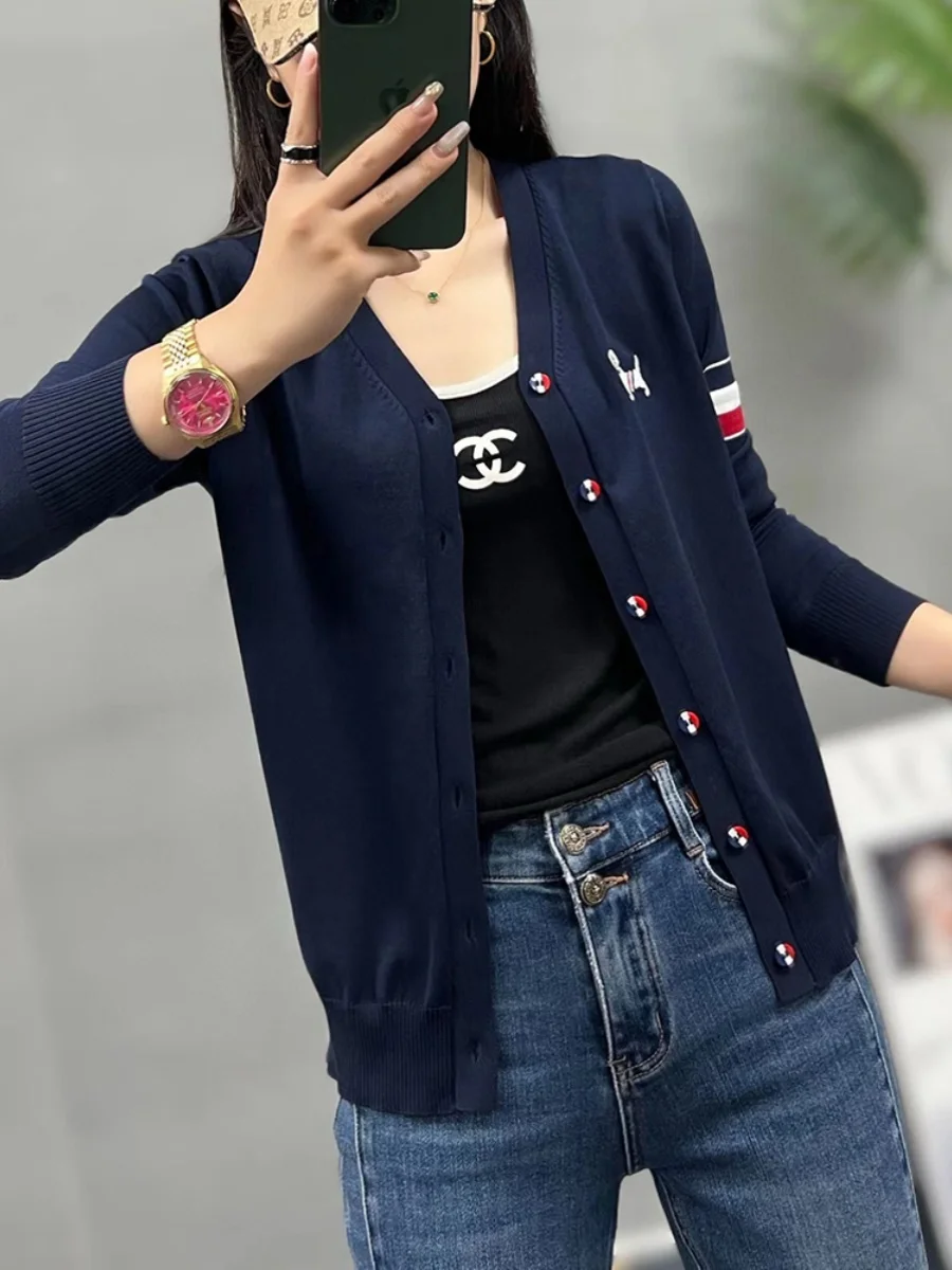 

Autumn 2025 Luxury Briti Sle Knitted Cardigan V-Ne Pure Color Small Dog Print Faion Versatile Women's Long Sve Coat