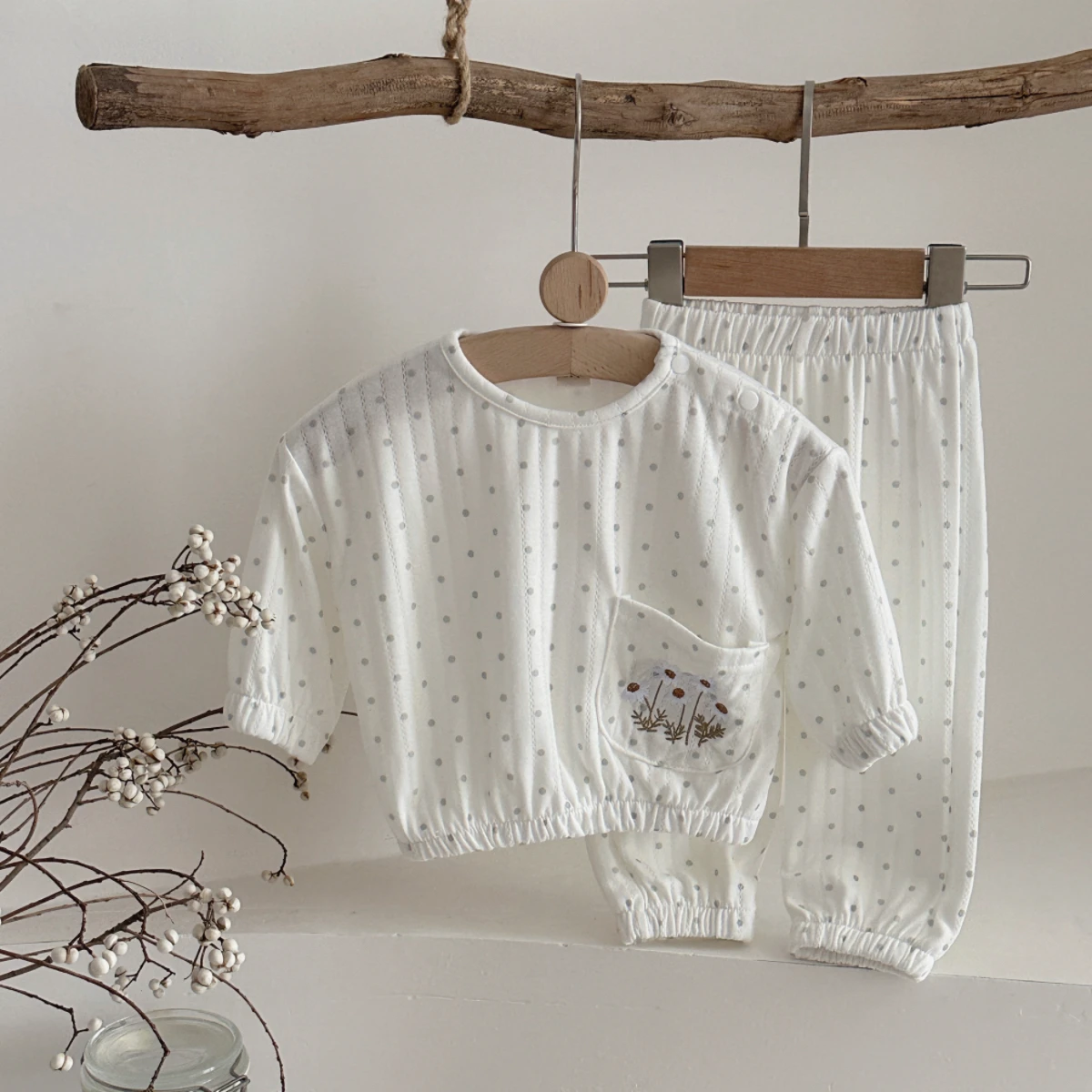 

2Pcs/set Spring Autumn New Baby Solid Color Long Sleeve Dot Daisy Embroidery Top +Pants Suit Baby Sweatshirt Newborn Baby Items