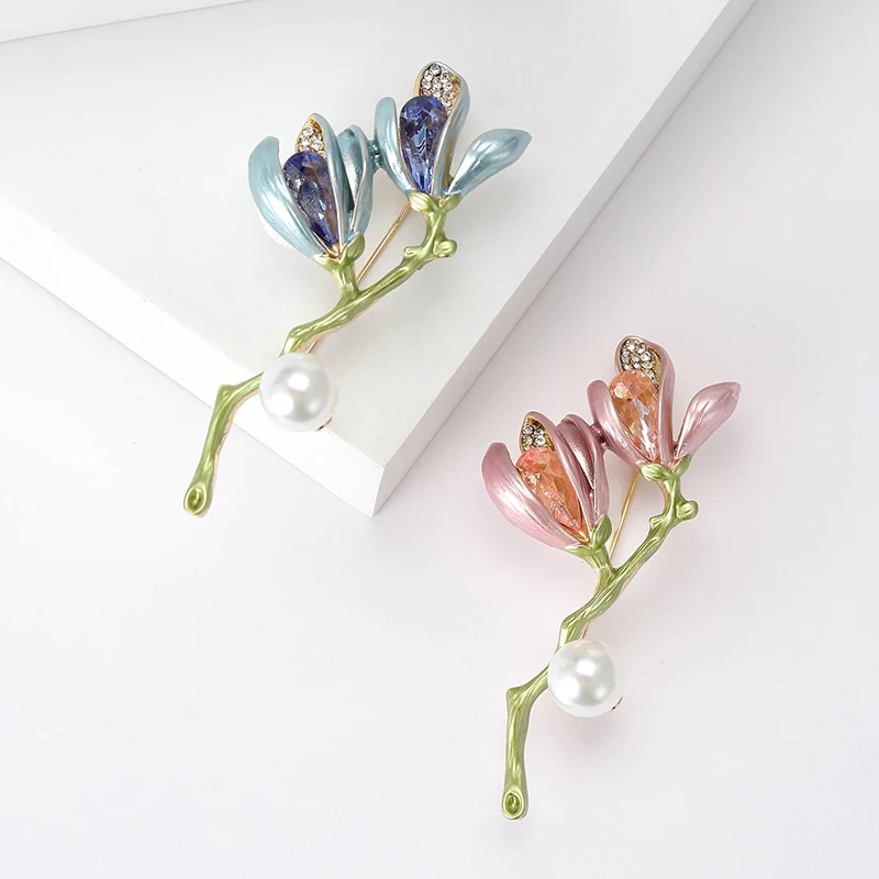 Cute Pearl Rhinestone Inlaid Magnolia Flower Pins Brooch Trendy Metal Alloy Enamel Lapel Pin Suit Clothing Accessory Ornament Gi
