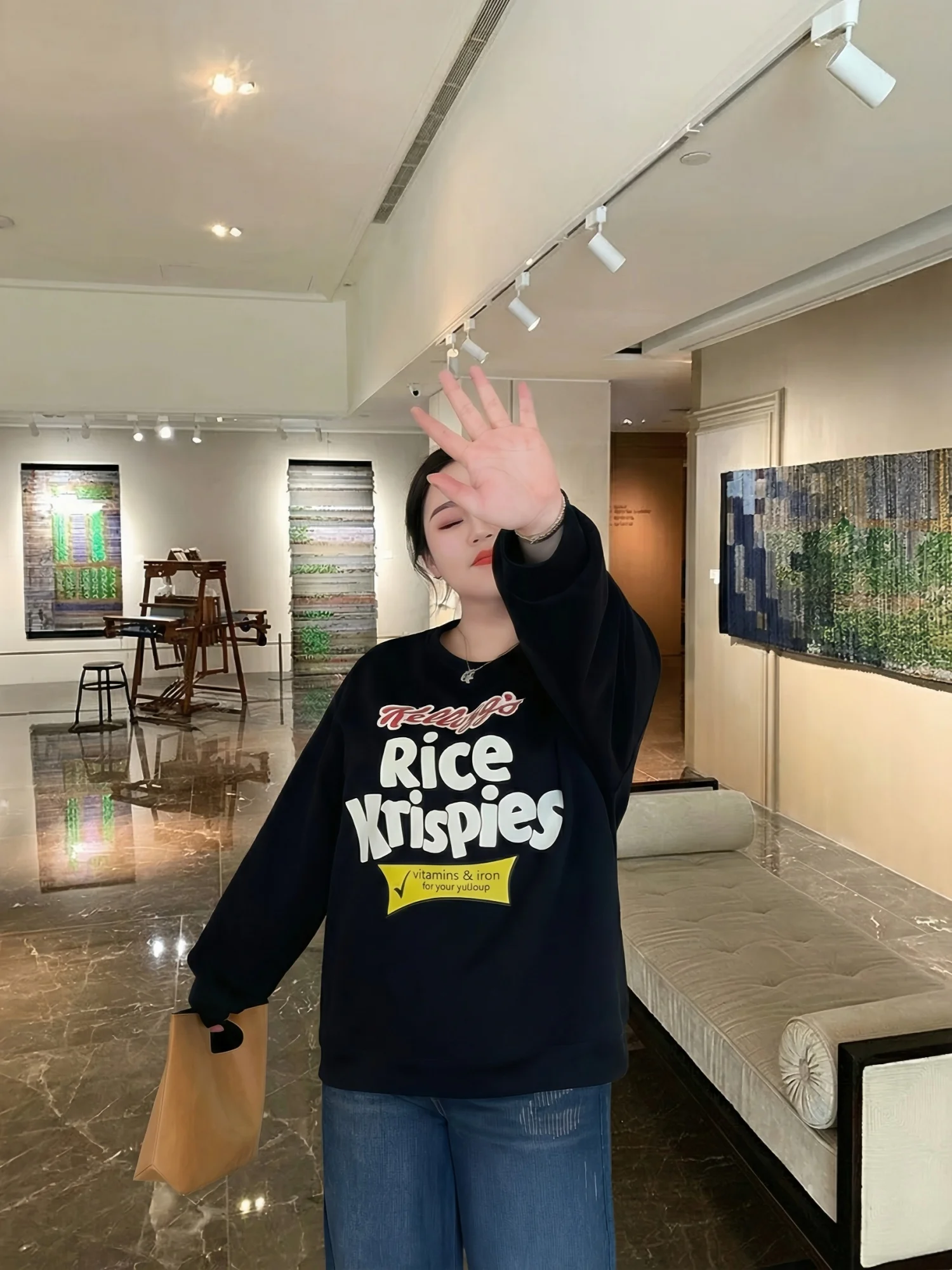 

Женская толстовка большого размера с круглым вырезом и принтом в американском стиле, повседневный топ для города, весенняя новинка, удобный, из смесового хлопка