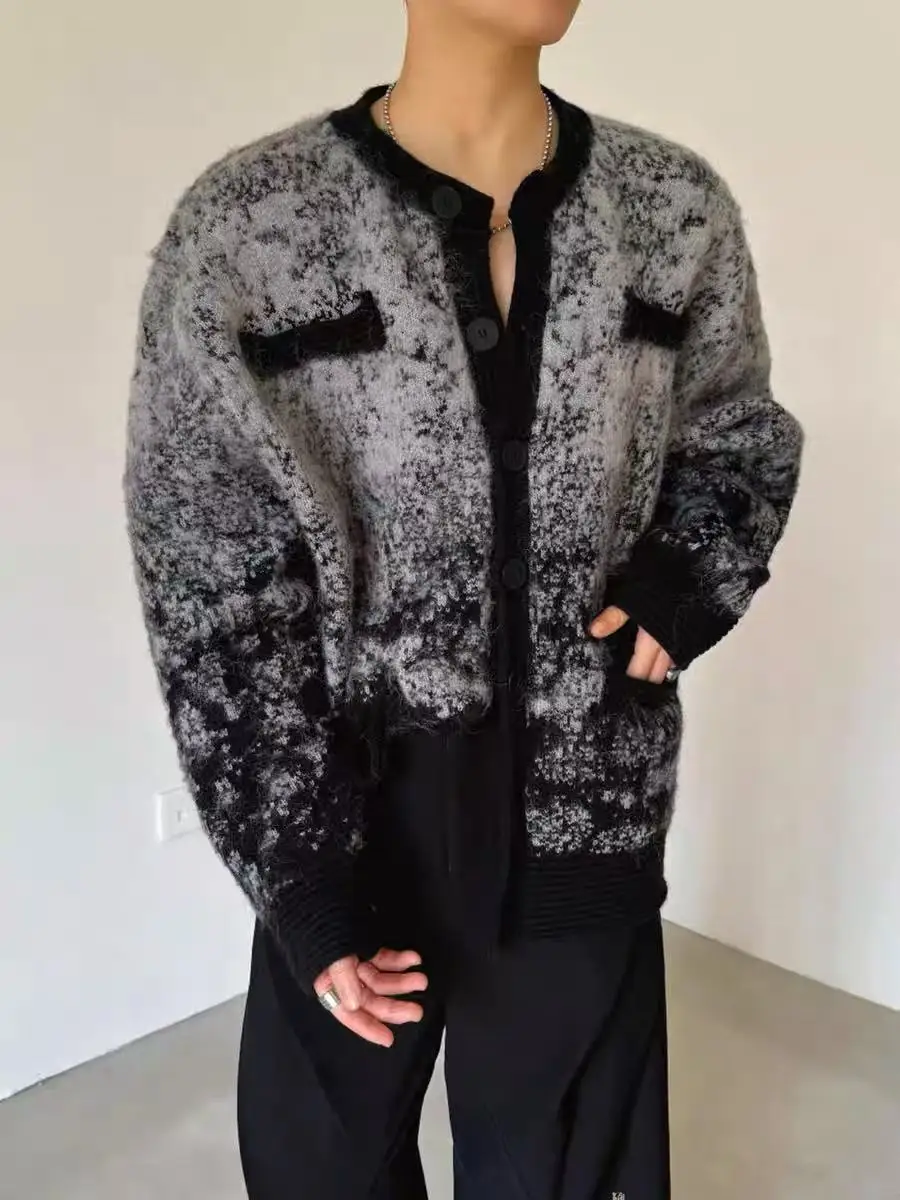 

Мужской кардиган свободного кроя из мягкой вязки под норку, однотонный, с длинными рукавами, круглым вырезом, теплый, не скатывается, удобный в носке, повседневный стиль