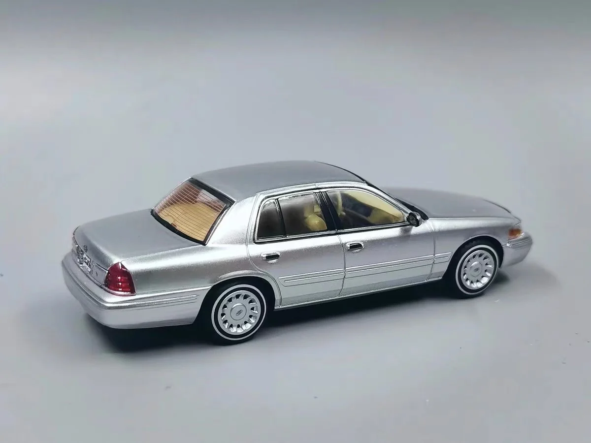 GOC 1:64 Crown Victoria 2nd Generation Detective Edition Civilian