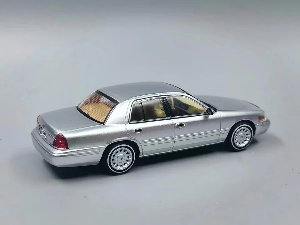GOC 1:64 Crown Victoria 2nd Generation Detective Edition Civilian