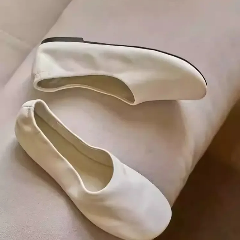 

Round Toe Soft Sole Flats Casual Women Single Shoes Solid Simple Slip On Comfortable Office Lady Dress Shoes Versatile