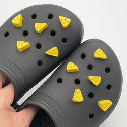 5/10Pcs Kawaii 3D ciondoli per scarpe al formaggio giallo Fit Slipper Shoe Jewelry parti fai da te accessori per la decorazione di cibo carino per zoccoli per bambini