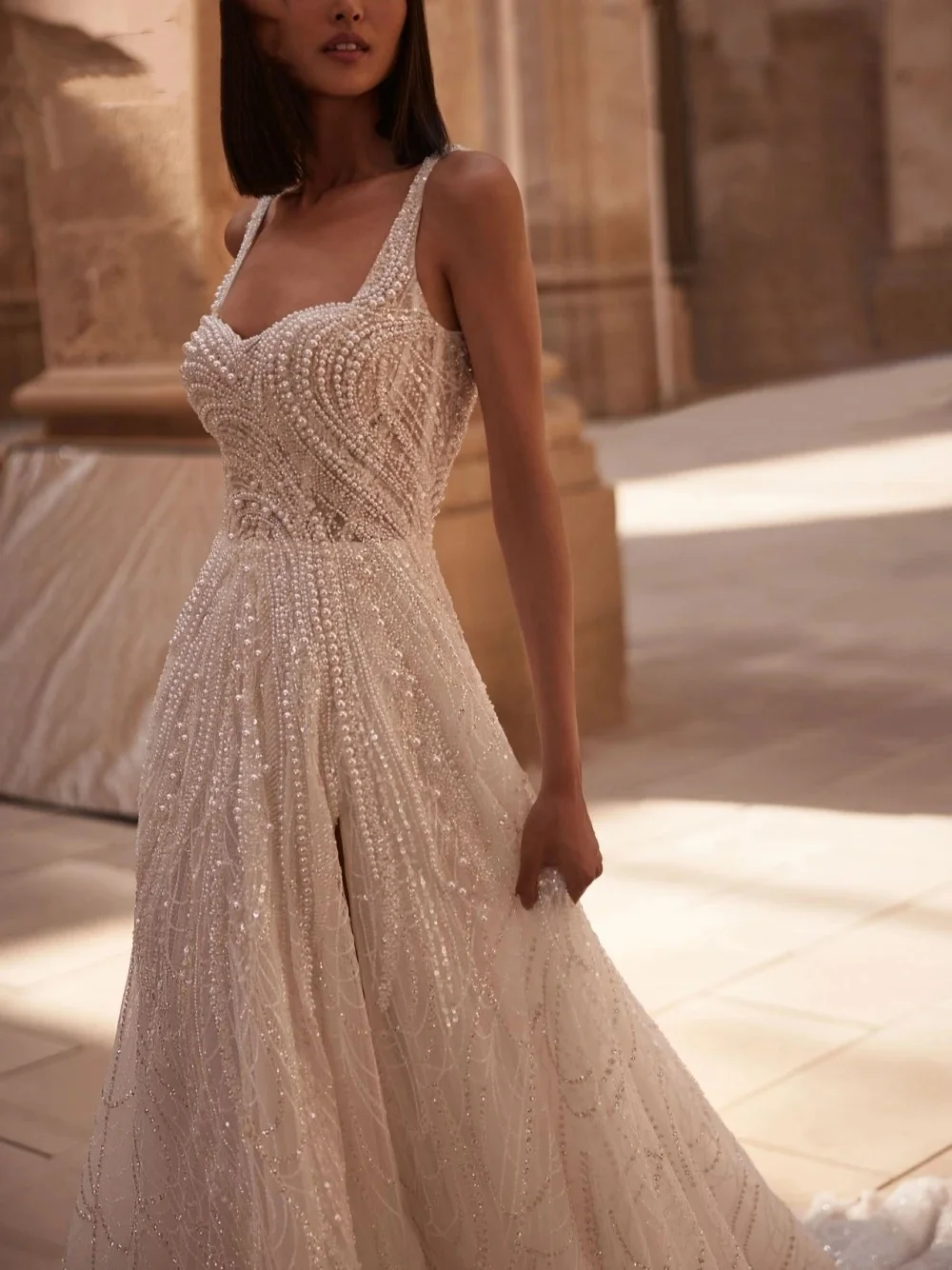 Vintage Bridal Dress Sequins Pearls Wedding Gown Spaghetti Strap Sleeveless Ball Gown Split Side Sweep Train Customized Dresses