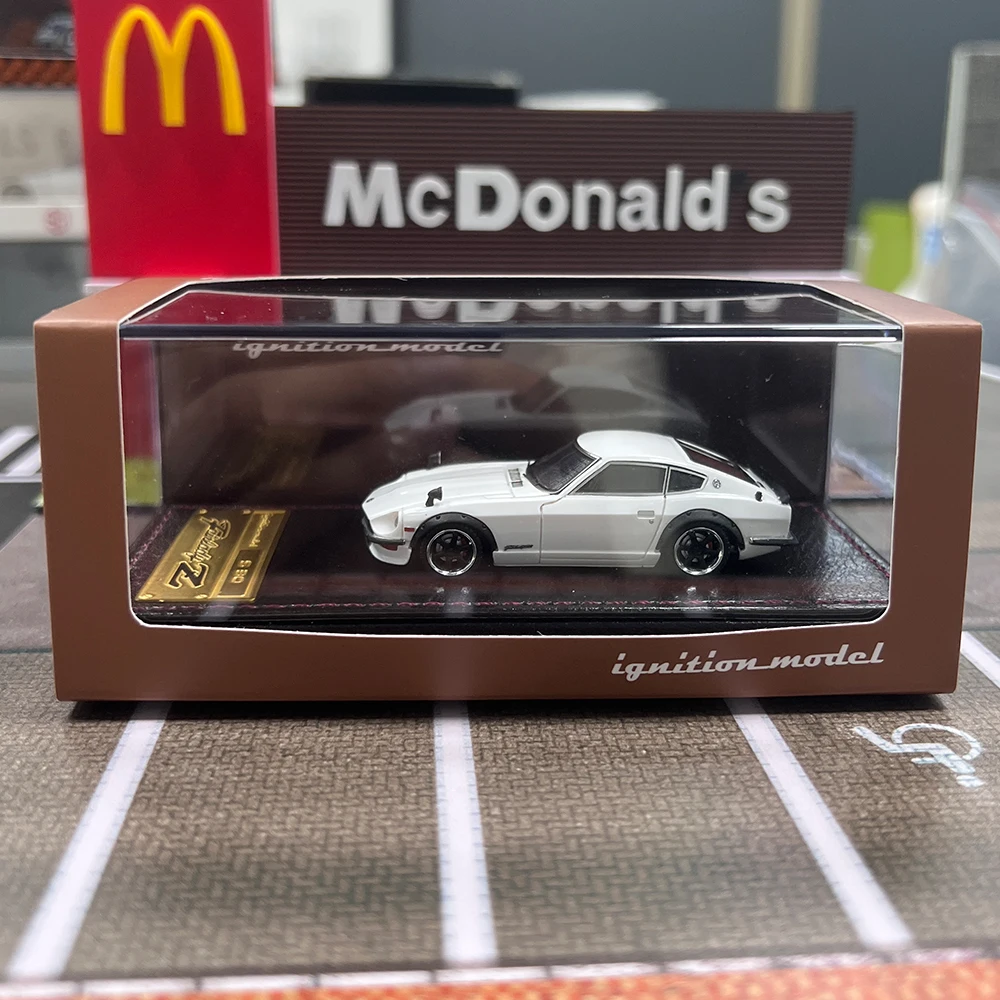Modello di accensione 1/64 in resina per Nissan Fairlady Z (S30)