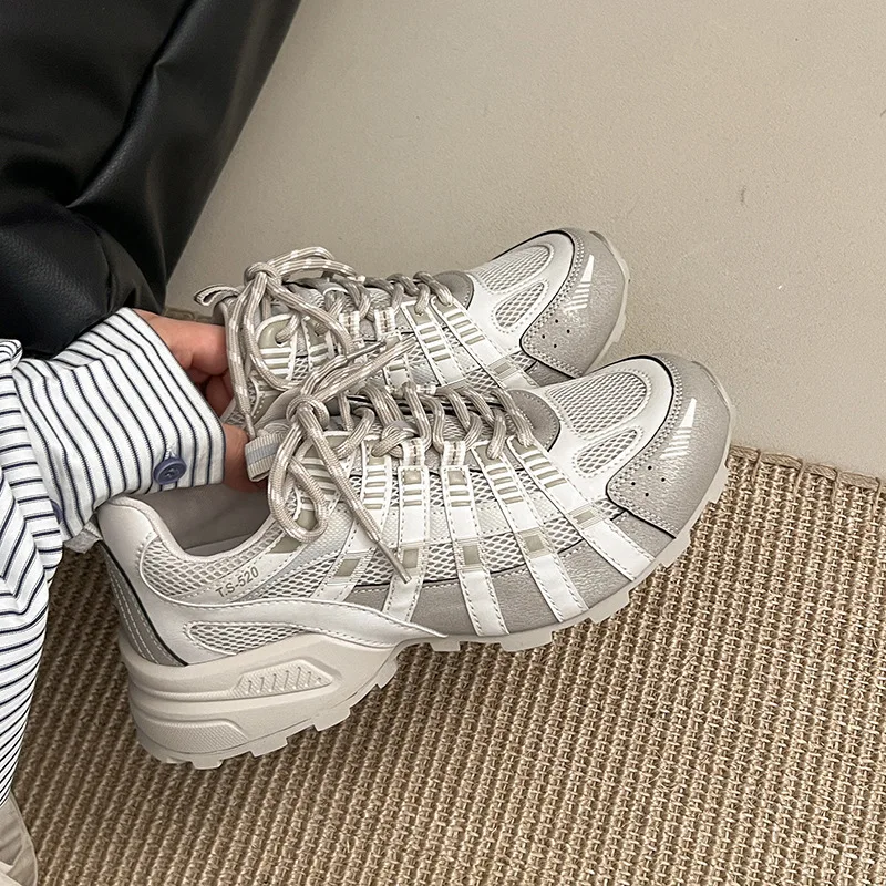 

2025 New Mesh Breathable Versatile Lightweight Sports Casual Shoes for Women Soft Sole Color Block Dad Shoes White Sneakers