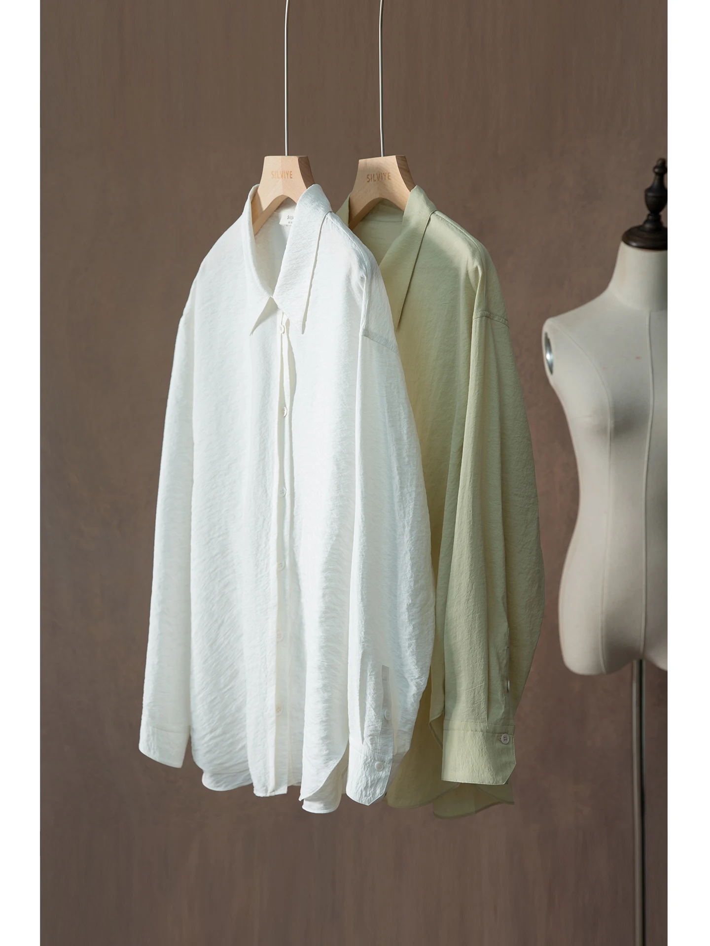 

Silk Spring Style Women's Shirt High-Definition Minimalist Small Collar Loose Fit Casual Straight Tube Long Sleeve Button Clo...