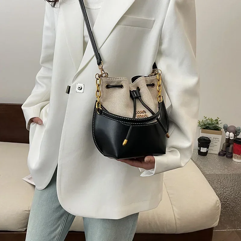 Handheld Bucket Bag for Women 2024 New Fashionable Casual Shoulder Bag Korean Version Niche Simple High-end Crossbody Bag