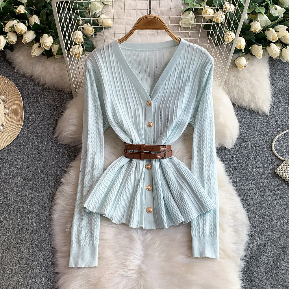 

Elegant V-Neck Knit Sweater Women's 2025 New Light Mature Style Metal Button Slim Fit Flattering Top With Belt for Early Autumn