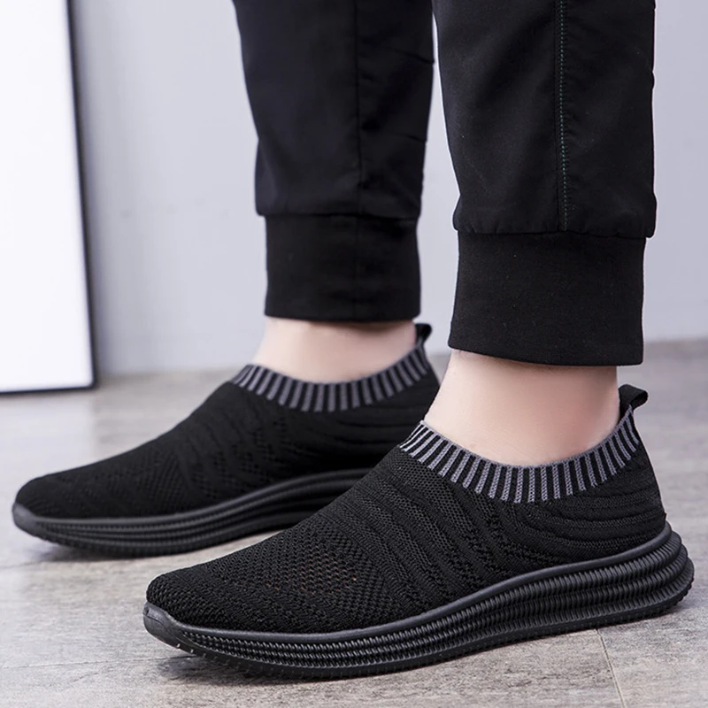 

Summer Breathable Men Casual Shoes Lightweight Outdoor Male Walking Shoes Anti-slip Man Sneakers Slip on Flats Vulcanized Shoes