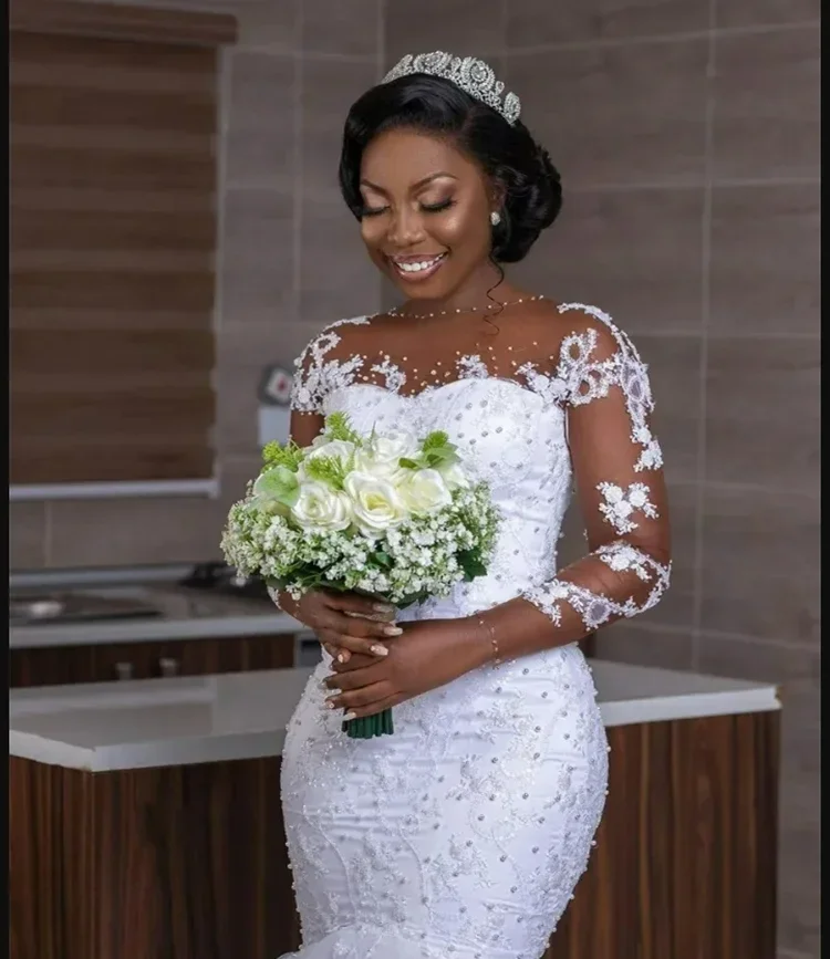 カスタマイズされたシアーネックシャイニー装飾クリスタルウェディングドレス、ベスティドス・デ・ノビア、長袖フォーマルアフリカブライダルガウン