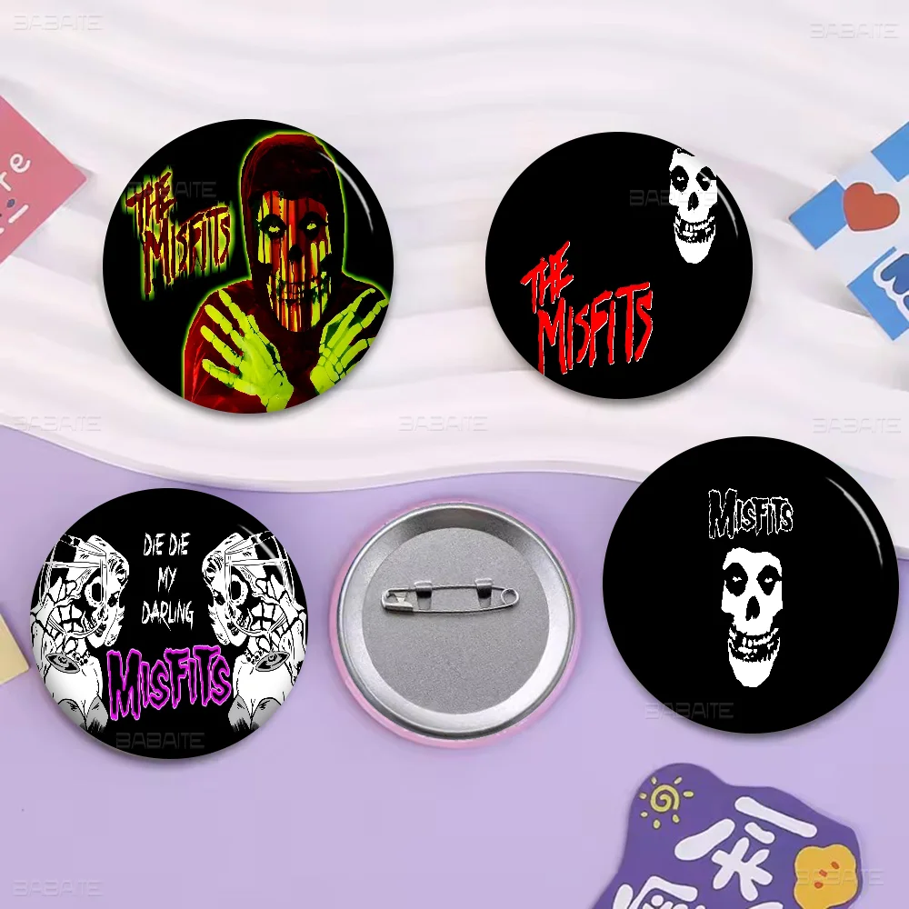 Die Die My Darling M-Misfits Creative Pins Funny Smiley Faces Round Snap-in Brooch Badge Backpack Hat Accessories Jewelry Gifts