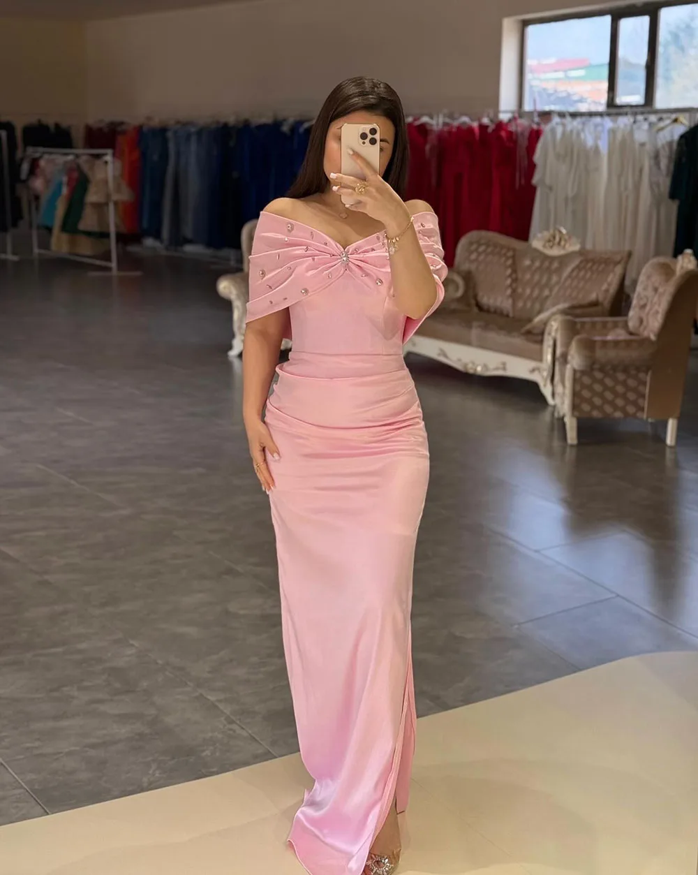 Sukienka Msikoods Różowa Sukienka na Imprezę z Odkrytymi Ramionami 2025 Sukienka Urodzinowa Syrenka z Koralikami Satynowa Sukienka na Bal z Rozcięciem Suknia Wieczorowa Damska Szyta na Miarę