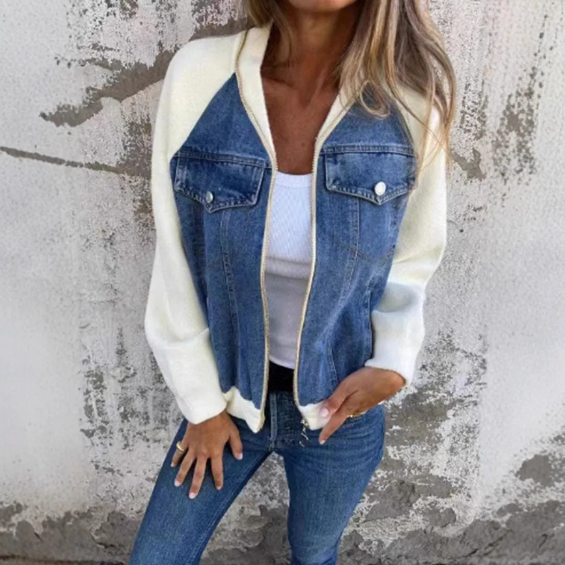 سترة نسائية من قماش الدنيم المرقعة موضة ربيع 2025 معطف متعثر كبير الحجم مع زر إغلاق (جاهزة للشحن)