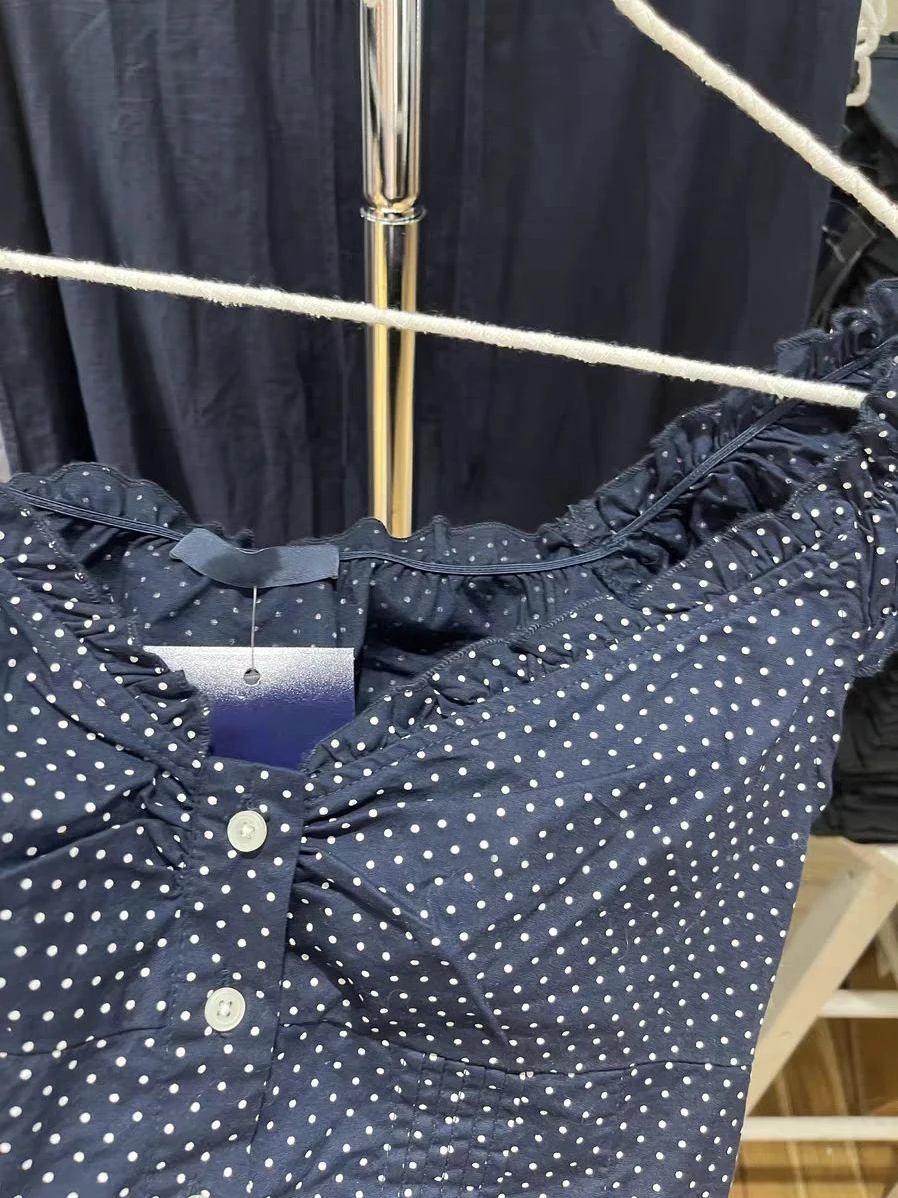 T-shirt blu scuro a pois camicetta da donna con volant scollo a V pieghe monopetto magliette estate dolce vintage manica a sbuffo camicia sottile