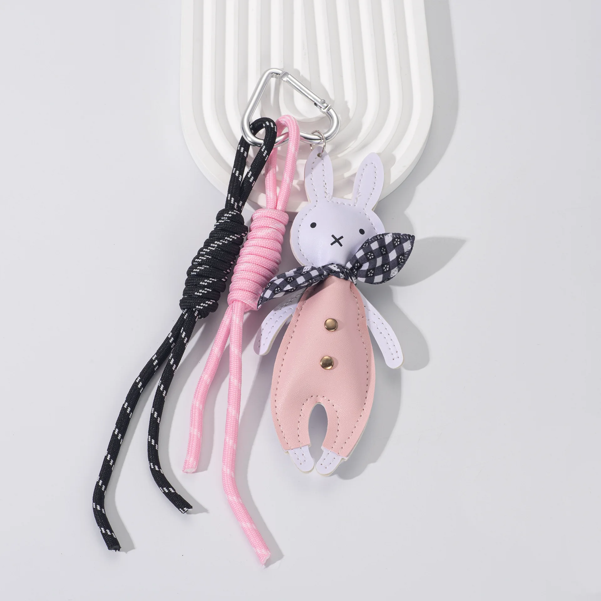 Nouveau mignon sac en cuir pendentif écharpe lapin poupée pendentif cartable voiture lanière Premium porte-clés accessoires sac pièces accessoires