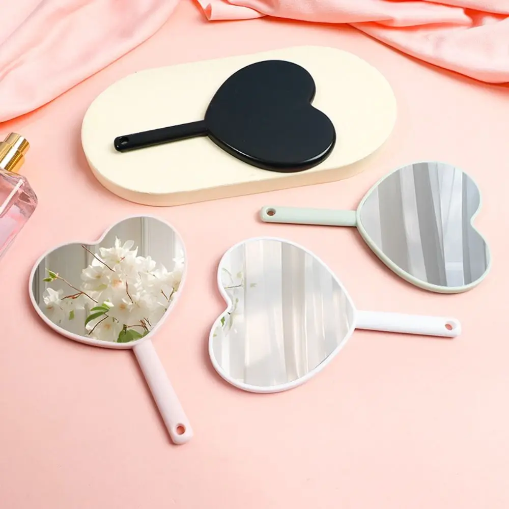 Fashion Love Makeup Mirror Cute Sweet Girl Style Mini Love Mirror Suitable for Carrying Around Makeup Mirrors
