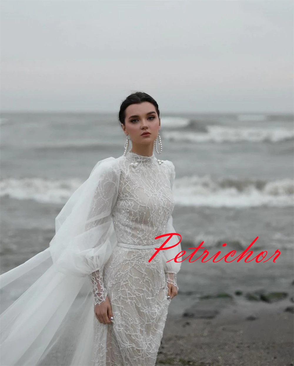 

Customized High Quality White Tulle Wedding Dress Temperament Crew Neck Long Sleeves Bridal Gowns Chapel Train Zipper Back Dress