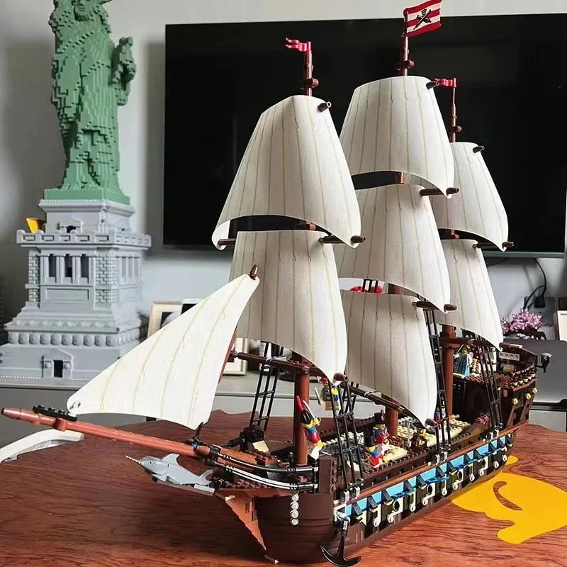

2025 In Stock 10210 Pirates Imperial Caribbean Set Flagship Toy For Children Birthday Gifts