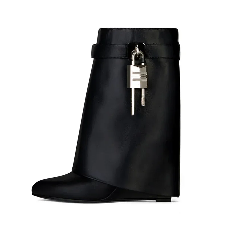 【ENMAYER】Autumn/Winter 2023 New Fashion Large Lock Waist Skirt Boots High Heel Leather Thick Bottom Side Zip Women's Short Boots