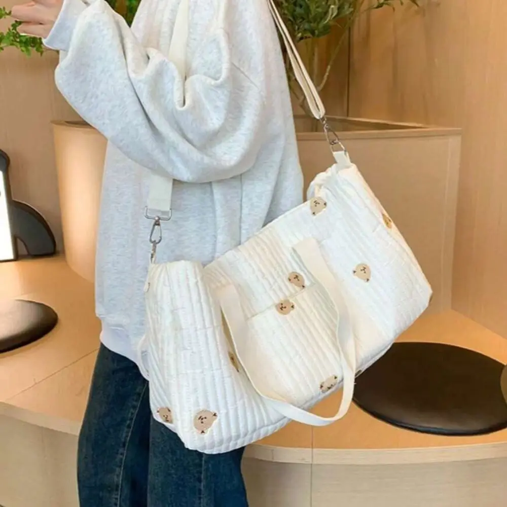 

Large Capacity Travel Luggage Bag Multi Functional Cartoon Bear Handheld Duffle Bag Sweet Flower Foldable Embroidered Travel Bag