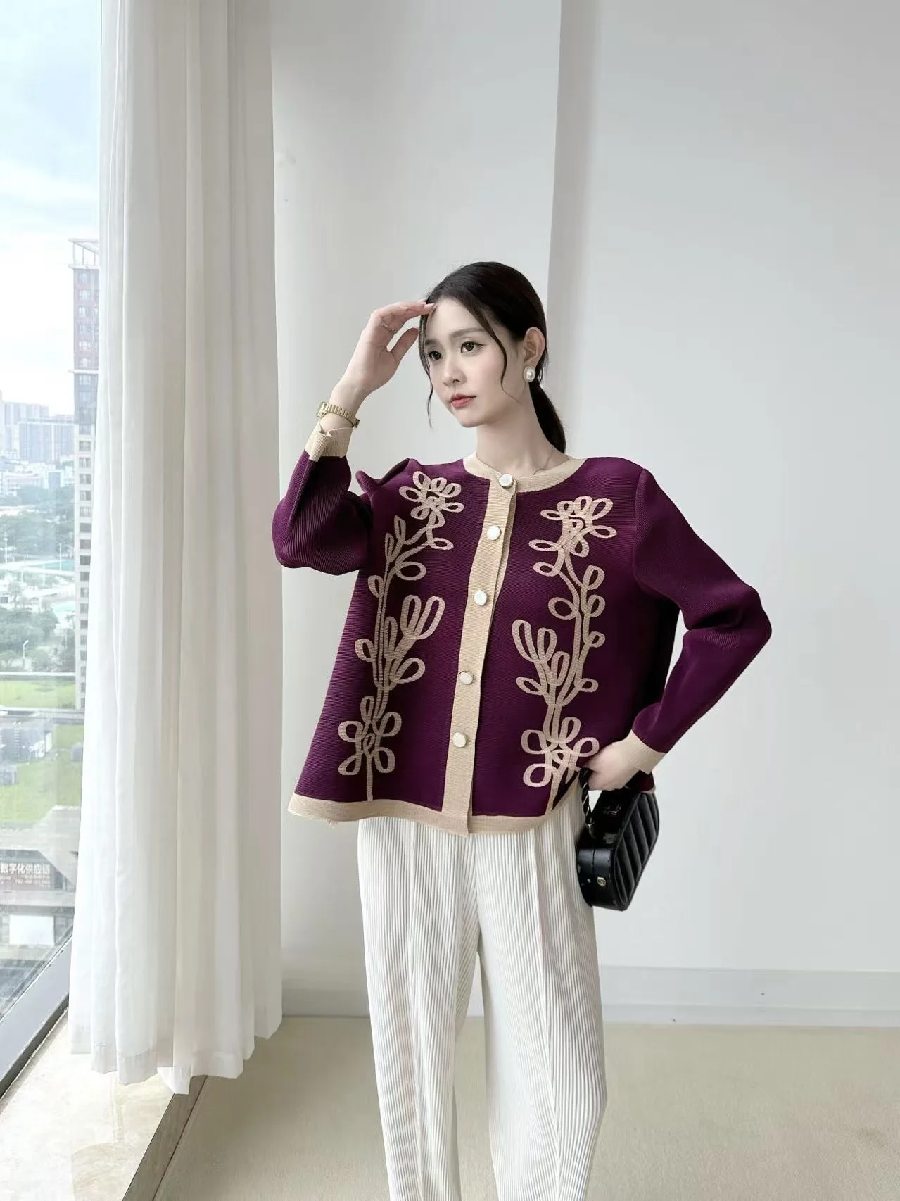 

Miyake Fold 2025 Autumn and Winter New Round Neck Fold Button Series Cardigan Women's Loose and Slim Fashion Printed Top