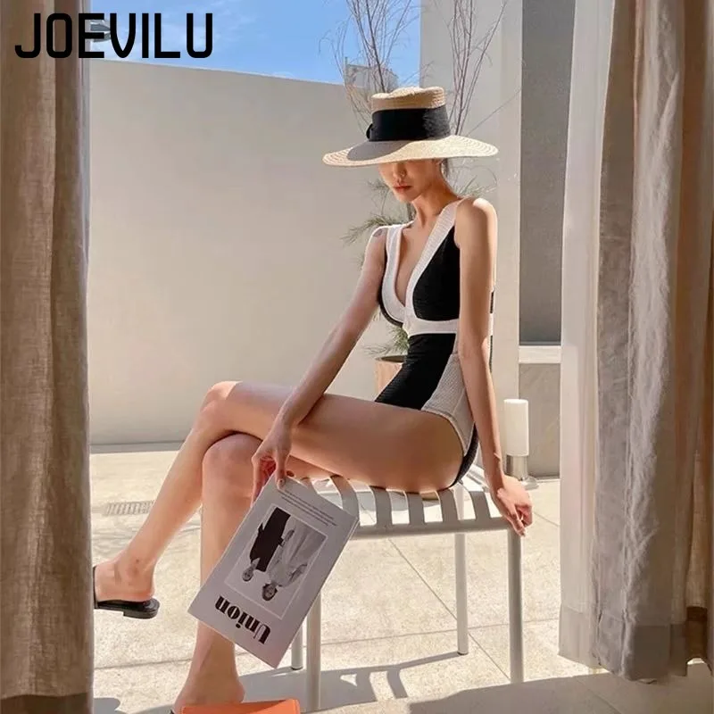 Costume da bagno rosso netto stile coreano da donna, sexy, con scollo a V profondo, seno piccolo, pancia sottile, bikini nero con cuscino senza schienale