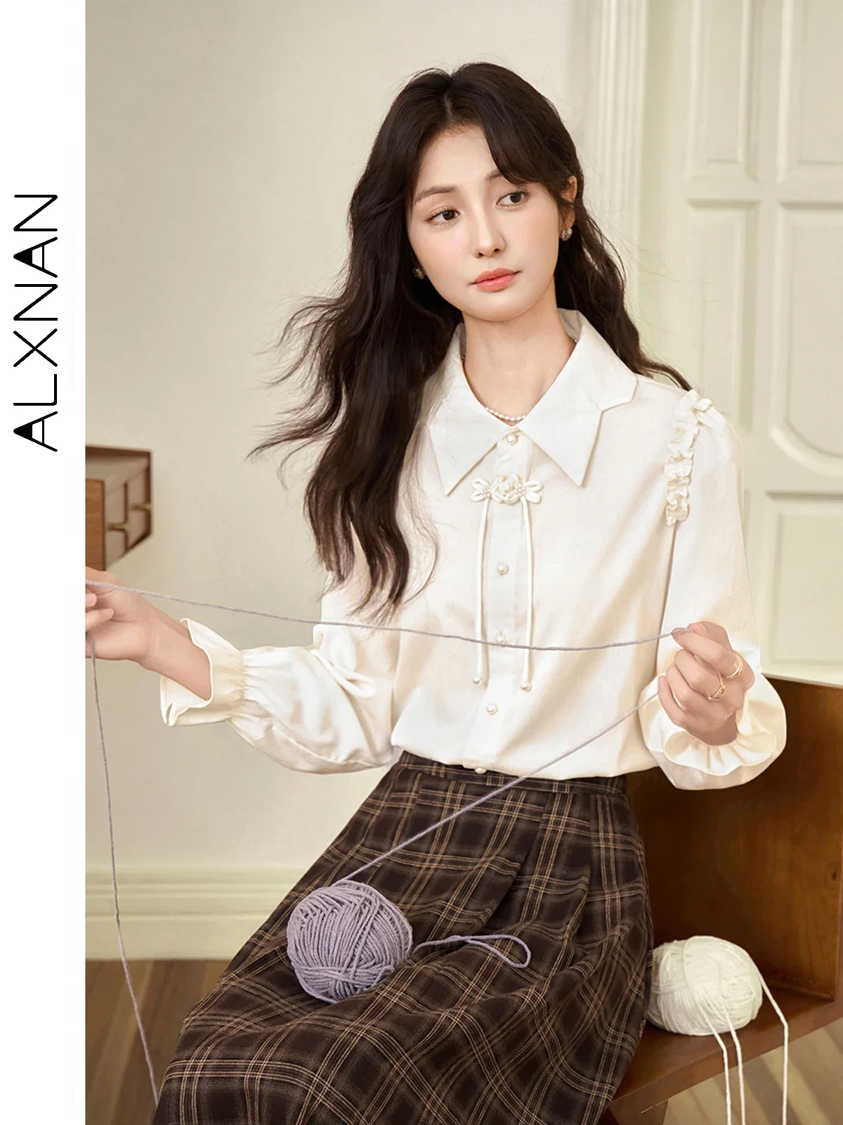 

ALXNAN Women's Neo-chinese Shirts 2024 Autumn Winter Lapel Collar Agaric Shoulder&cuff Pearl Knot Buttons Lady Casual Top L39712