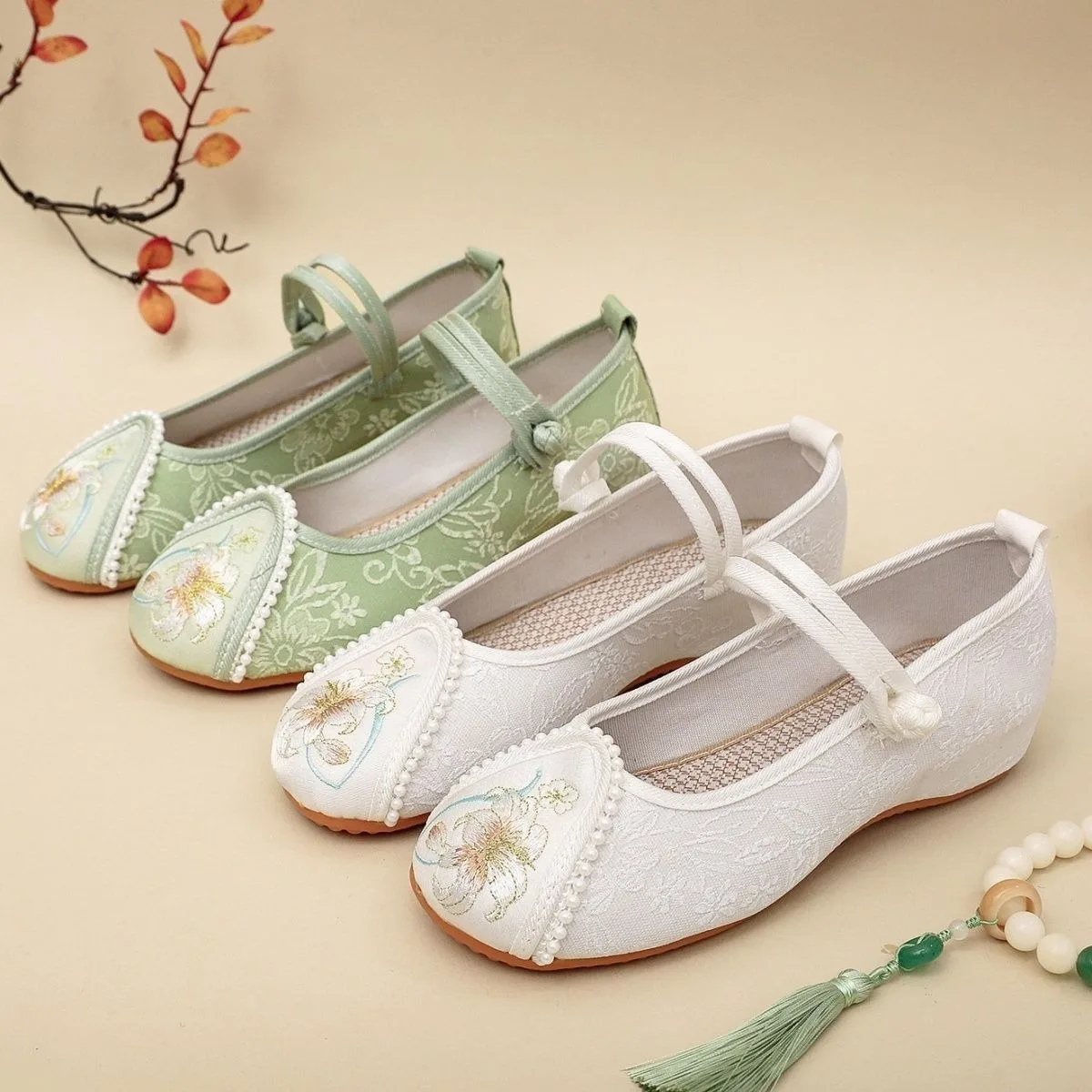 Chinese Embroidered Cloth Shoes Women Round Toe Tassel Mid Heel Height Increase Hanfu Qipao Ethnic Dance Vintage Shoes