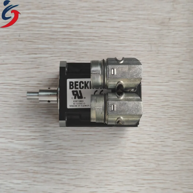 

Совершенно новый синхронный двигатель BECKHOFF AM30210C000000 для ПЛК