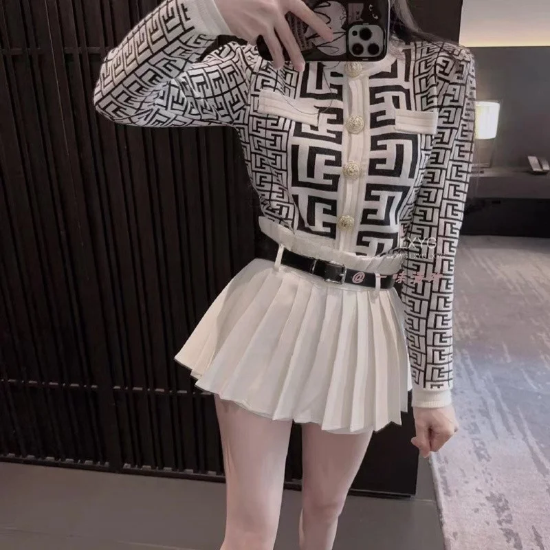 

Elegant Knitted Sweater Cardigan Women's Fashion Spring New Style Metal Button Casual Slim Fit Long Sleeve round Neck Top