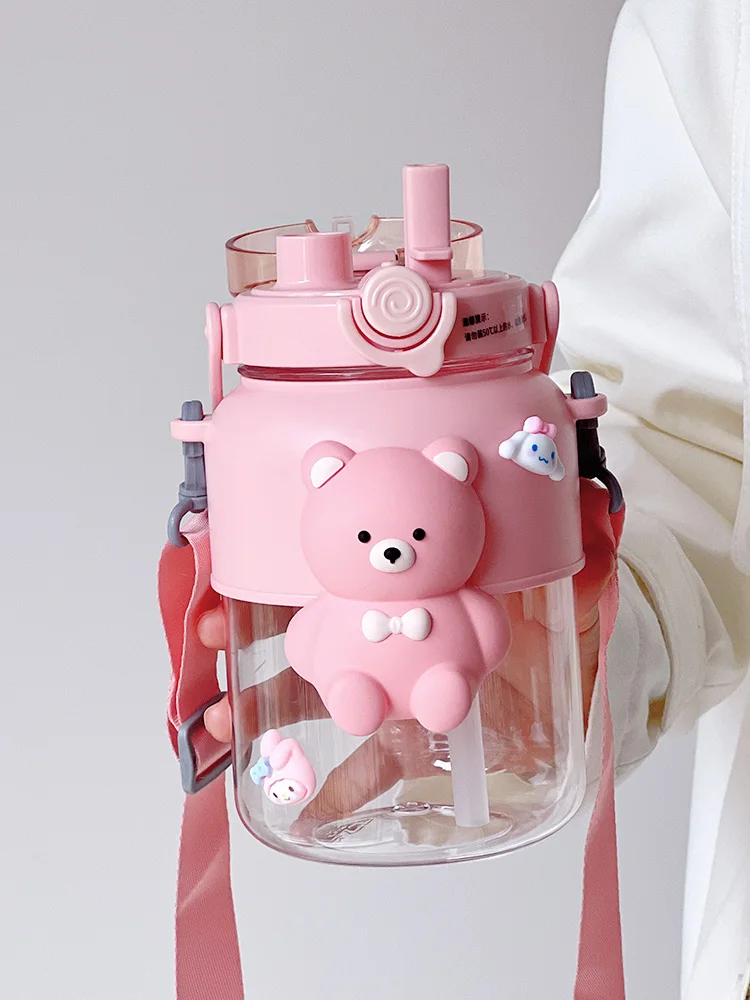 

Adorable Large Capaci Cartoon Bear Plastic Cup Heat Resistant Durable Water Bottle with St for Men And Women Outdoor Use