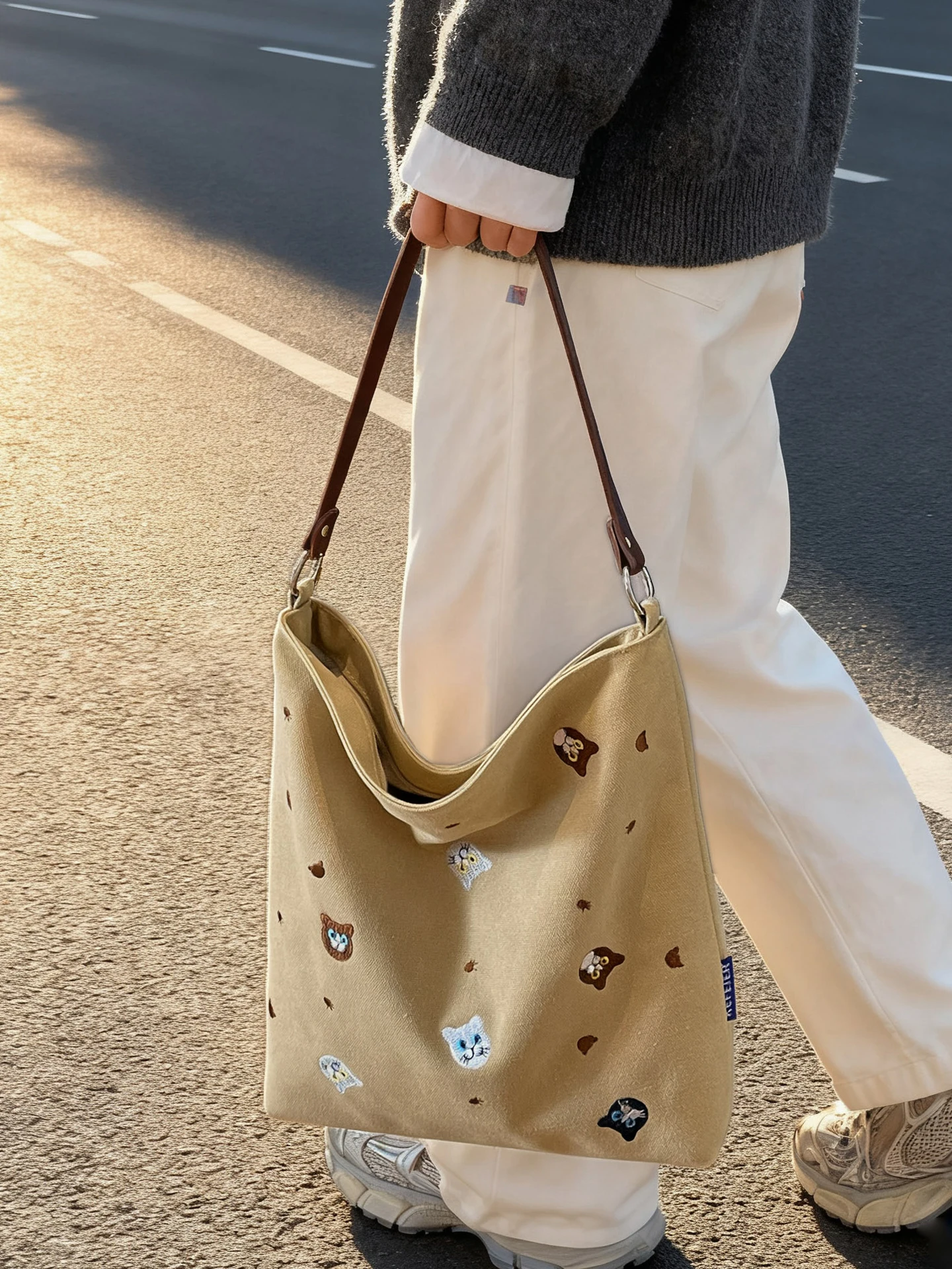 

Large Capaci Canvas Underarm Tote Bag Casual Commuter oulder Bag Women's 2025 New Sle Faionable Office Bag