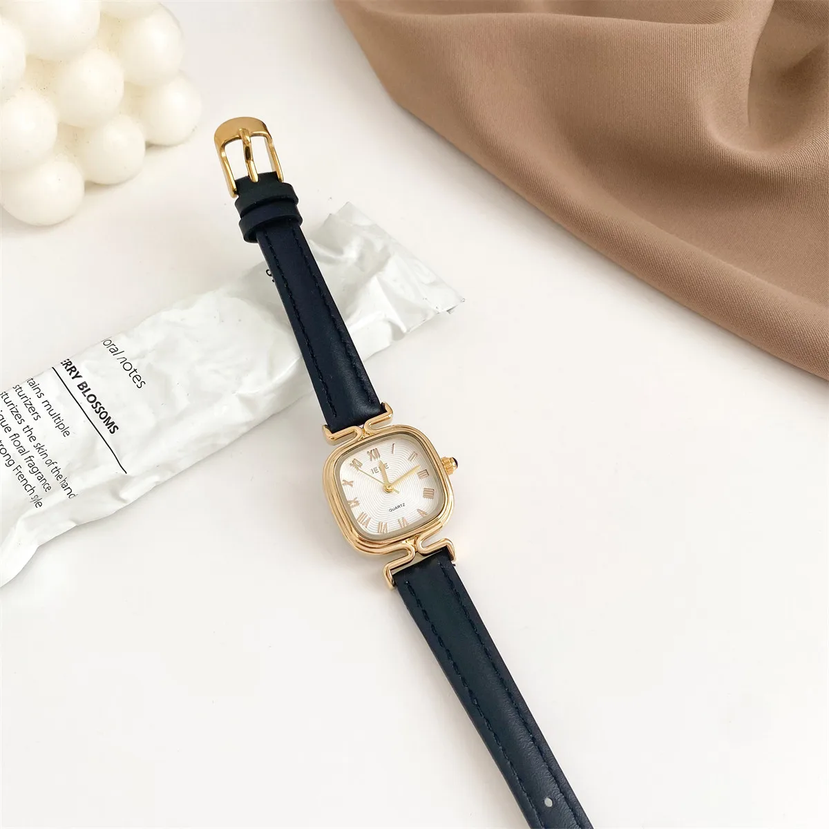 Retro Square Women'S Watch With A Versatile And Exquisite Leather Strap; A Fashionable And Luxurious Timepiece For Women.