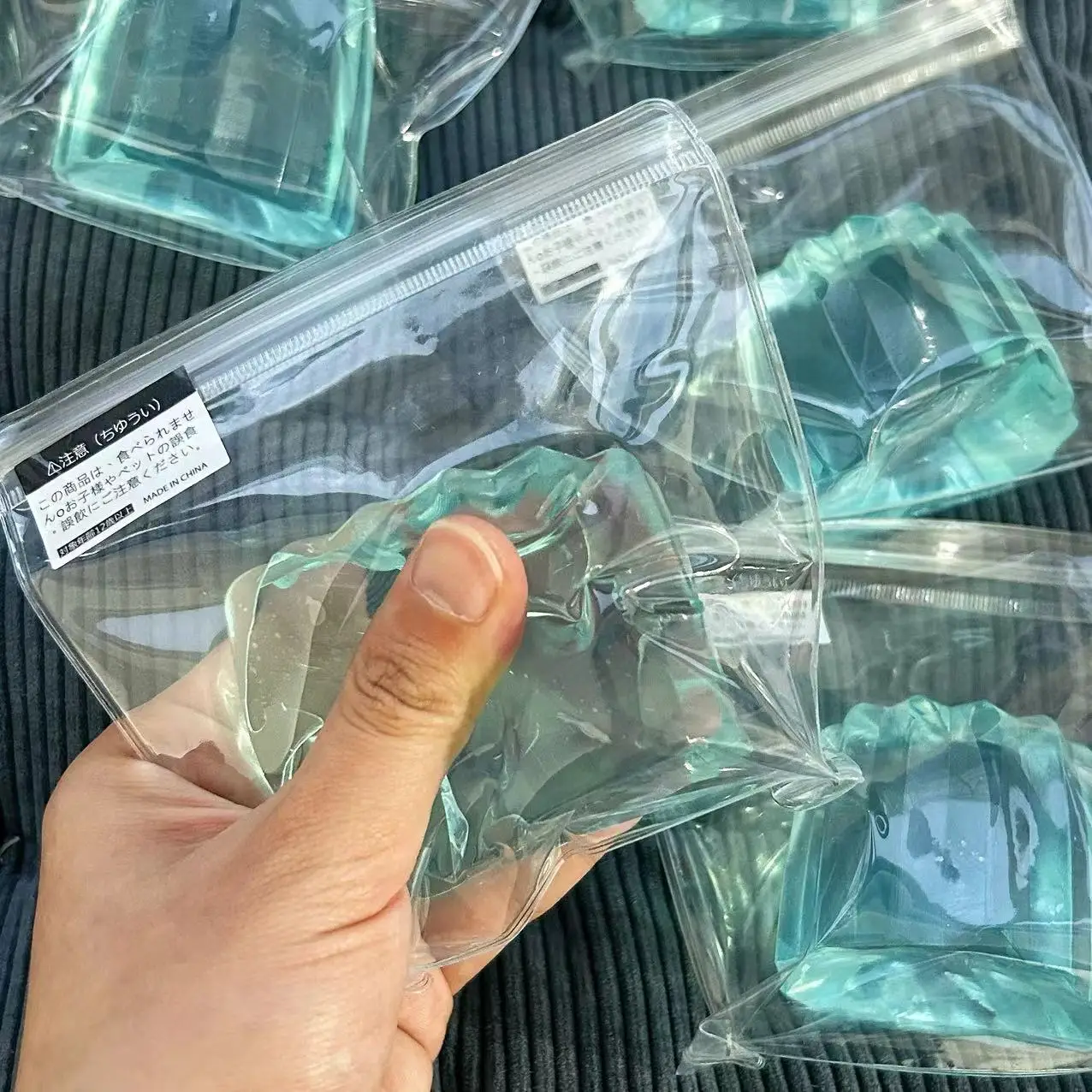 Weiches Blaues Durchscheinendes Pudding-Klebespielzeug, Weiche Rosa Eiswürfel Fidget-Spielzeug, Anti-Stress-Spielzeug für Erwachsene, Handübungsgerät