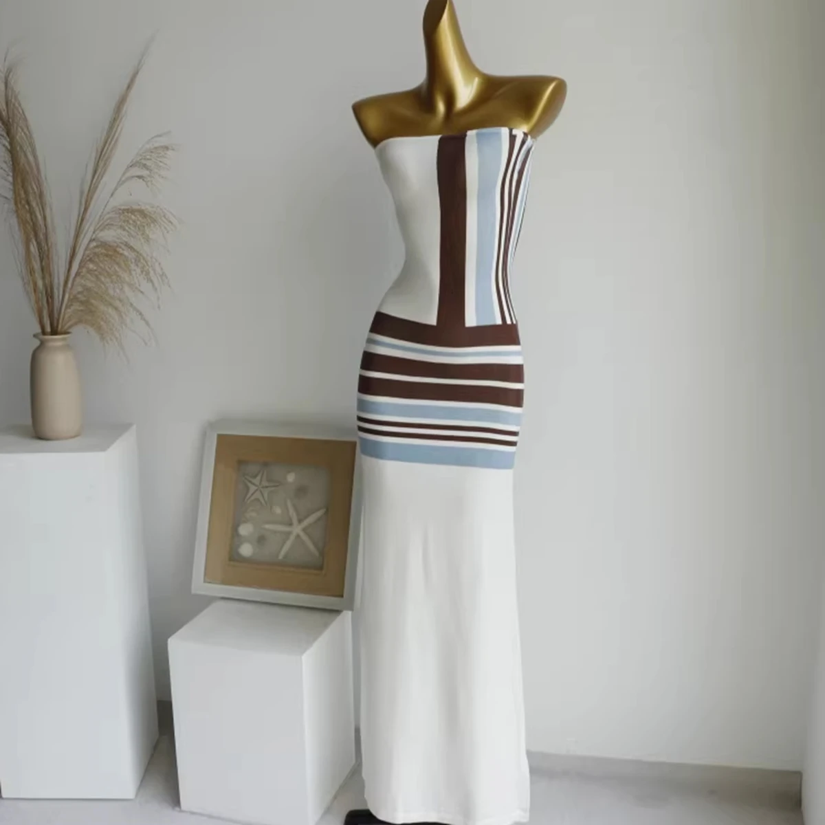 

Новинка Micosoni: Летнее вязаное платье-бюстье 2026 в стиле бохо с цветовыми блоками и современными полосками, без рукавов, с открытыми плечами, единый размер