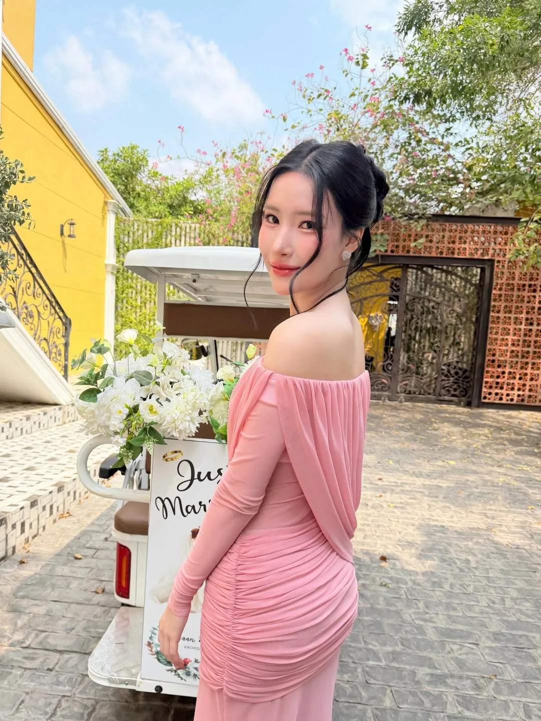 Women's Sexy Sleeveless Halter Backless Midi Bodycon Pink Dress for Party Bar Nightclub Stage Performance 2026 New Costume