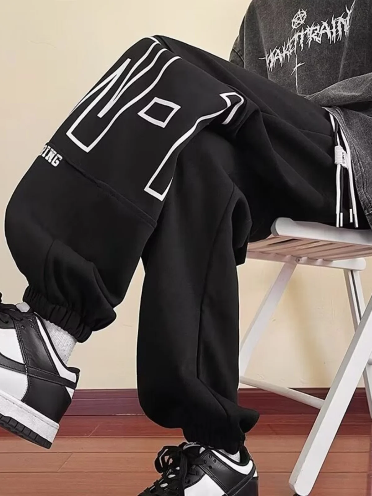 

Мужские спортивные брюки свободного кроя, весенние, модные, для студентов, больших размеров, повседневные, длинные, свободные, рабочие брюки, стильные...