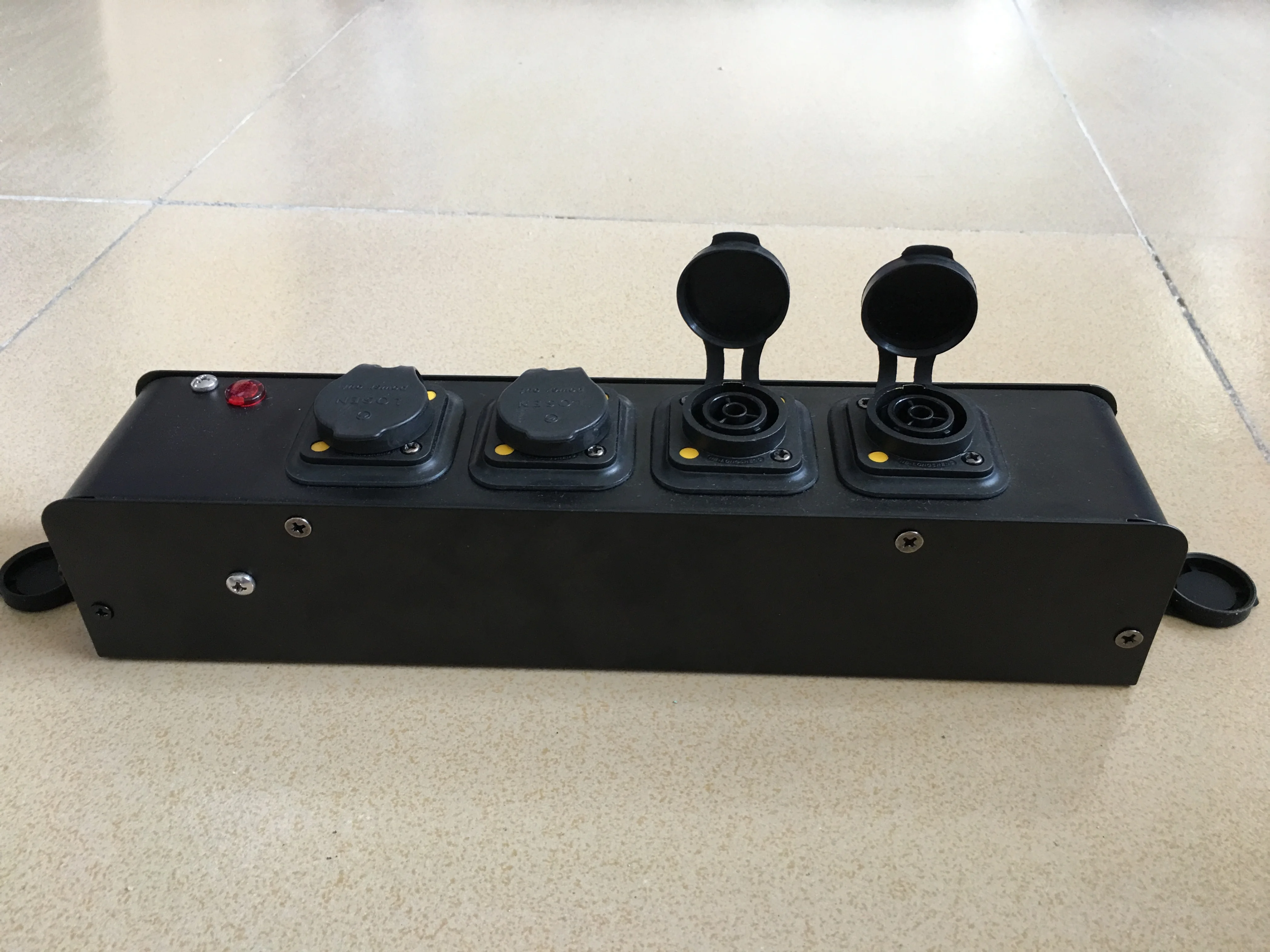 Poweron true box Waterproof Equipment 230V With Powercon Inlet And Outlet Box For Stage Lighting