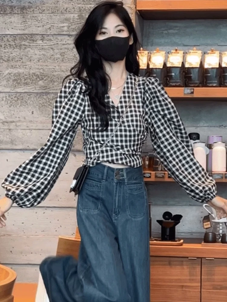 

Весенне-осенняя женская блузка в клетку с V-образным вырезом и длинным рукавом, новинка 2026 года, с перекрестной завязкой, укороченный топ во французском стиле, приталенная, для девушек