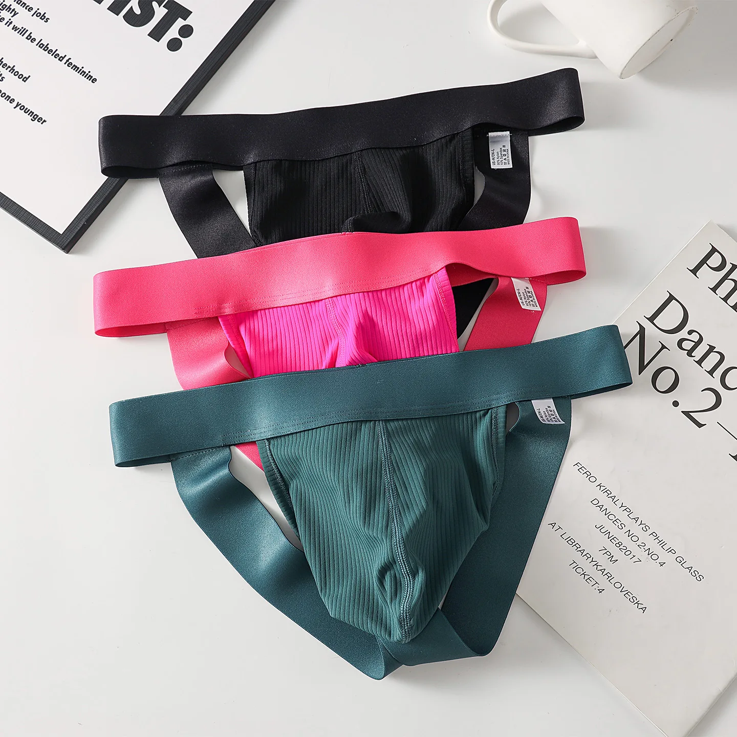 

Ребристые трусы из ледяного шелка для мужчин, сексуальные U-образные выпуклые трусы Thog Gays, эротические трусы с открытыми ягодицами, бесшовное эластичное спортивное нижнее белье