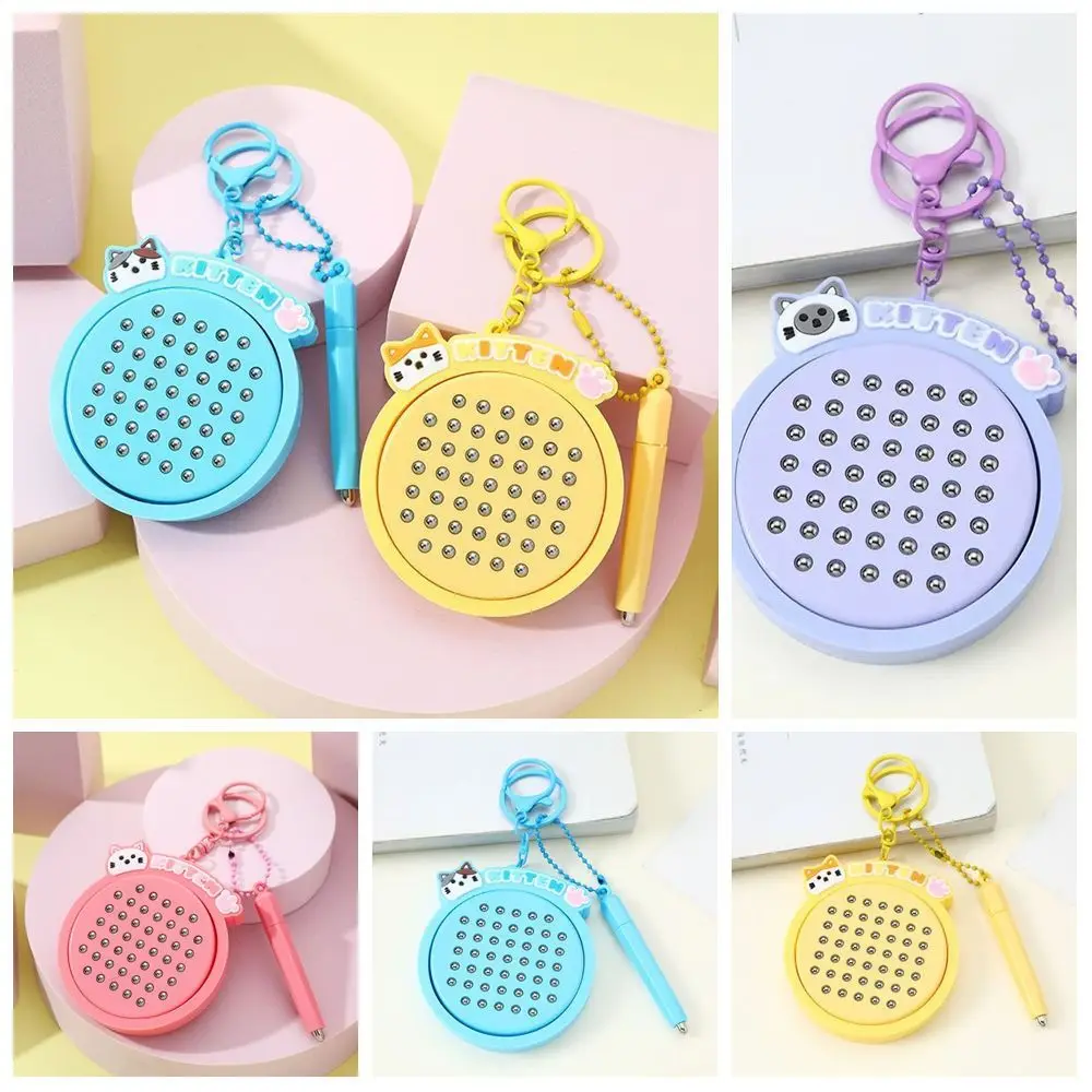 Portachiavi con tavolo da disegno magnetico per gattino Giocattolo rilassante Mini portachiavi divertente fai-da-te con penna magnetica Ciondolo gatto cartone animato prescolare